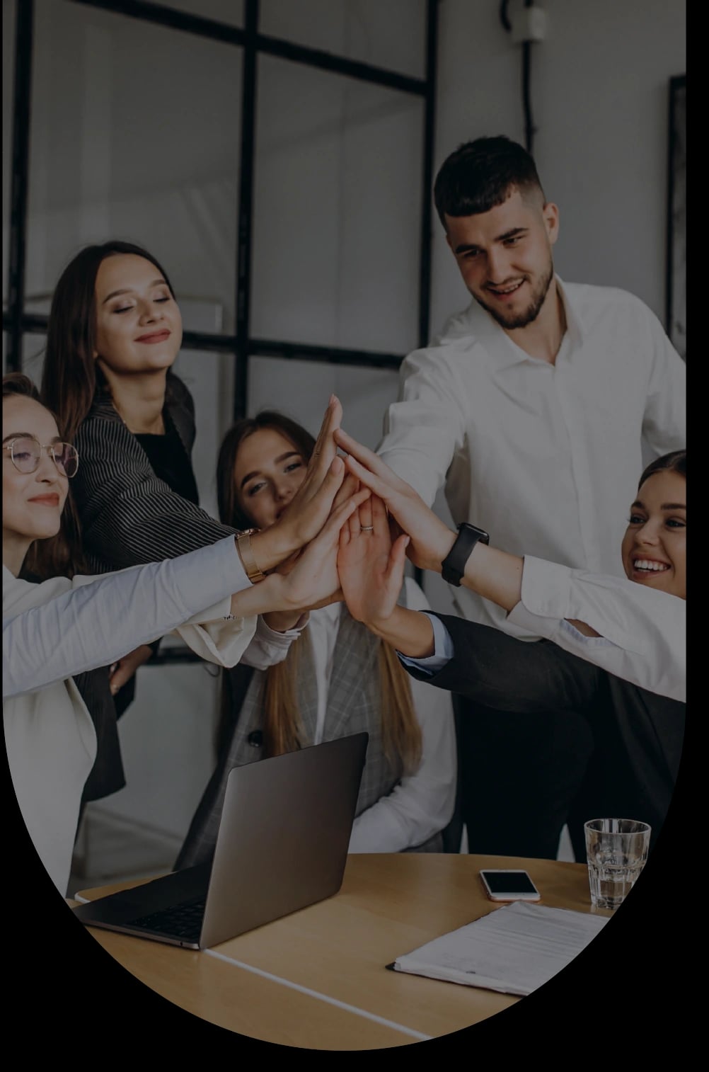 ¿Por qué elegir Coti Solutions? Equipo de Coti Solutions trabajando en estrategia digital